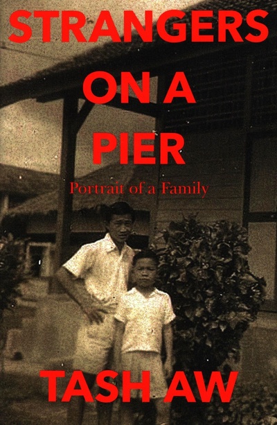 Книга: Strangers on a Pier. Portrait of a Family (Aw Tash) ; 4th Estate, 2021 