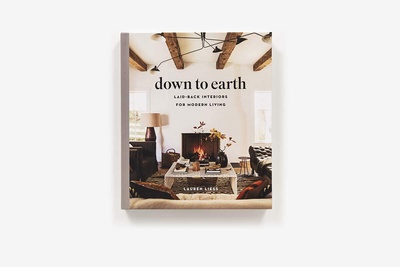 Книга: Книга интерьера: непринужденные интерьеры для современной жизни / Down to Earth: Laid-back Interiors for Modern Living (Лорен Лисс) ; Abrams, 2019 