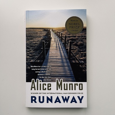 Книга: Runaway (by Alice Munro) (Alice Munro) ; Vintage International, 2004 