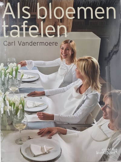 Книга: Als bloemen tafelen / Цветочное оформление столов (Carl Vandermoere) ; Stichting Kunstboek