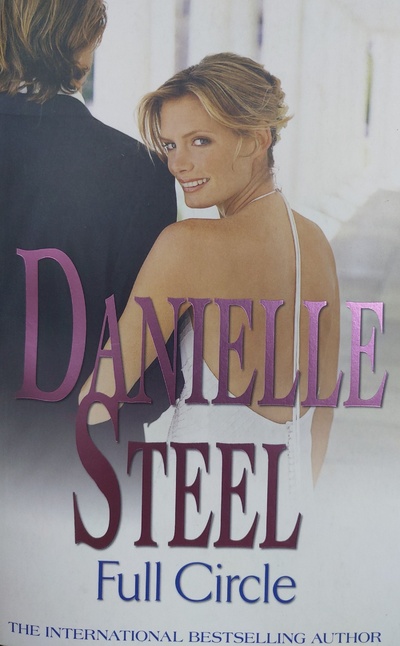 Книга: Full Circle. Danielle Steel/ Колесо судьбы. Даниела Стил (Danielle Steel) ; Sphere, 2010 