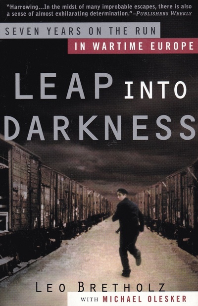 Книга: Leap into Darkness: Seven Years on the Run in Wartime Europe. Прыжок во тьму: семь лет в бегах в Европе военного времени (Leo Bretholz, Michael Olesker) ; Anchor Books