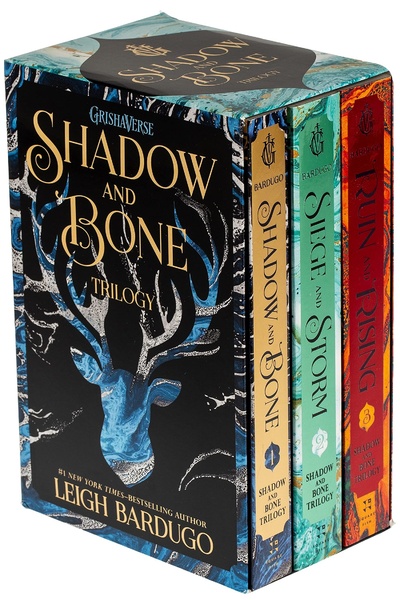 Книга: The Shadow and Bone Trilogy Boxed Set: Shadow and Bone, Siege and Storm, Ruin and Rising, полный комплект. (Bardugo Leigh) ; Holtzbrink, 2017 