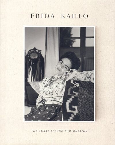 Книга: Frida Kahlo. The Gisele Freund Photographs (de Cortanze Gerard, Freund Gisele, Audric Lorraine) ; Abrams, 2018 